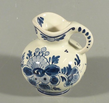DELFT kleiner Krug, Gie�er, Blaumalerei