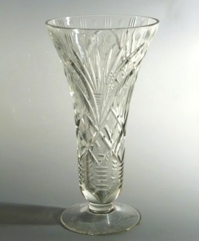 Kristall Blumenvase in Trompetenform, geschliffenes Dekor