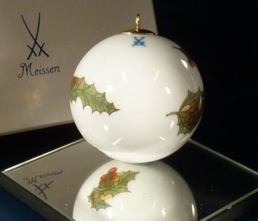 MEISSEN Weihnachtsset Kugel Stechpalme und 2 Glocken wei�