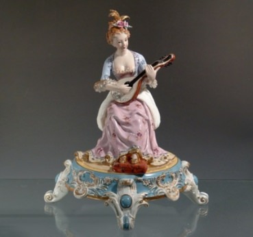 Gro�e Porzellanfigur musizierende Dame