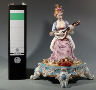 Gro�e Porzellanfigur musizierende Dame