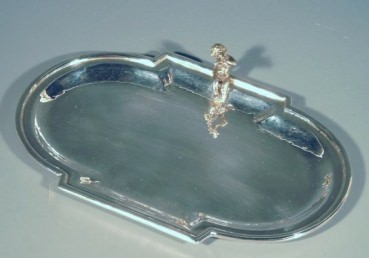 Tablett mit Puttofigur, 800er Silber