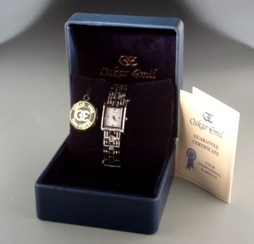 Oskar Emil Damenarmbanduhr, Modell Classic
