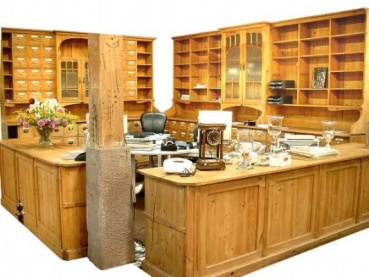 Apotheke, Apothekenschrank mit Tresen, Jugendstil um 1900