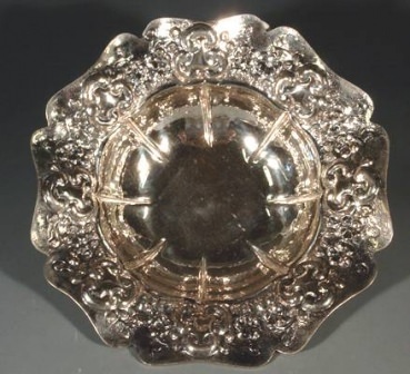 grosse Schale rund, Silber, mit Bl�tendekor