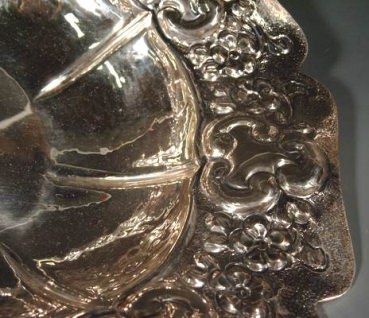 grosse Schale rund, Silber, mit Bl�tendekor