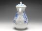 Preview: Kaffeekanne, Kanne, Meissen, 20. Jh., Zwiebelmuster, H: 23 cm, V: 1,2 l.