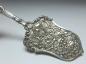 Preview: Tortenheber, 800er Silber, Rosendekor mit Bändern und Ranken, Griff mit Putto und Rosenblüten, L: 20,5 cm