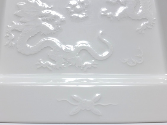 Vide-poche, Meissen, Relief Drache weiß, 21 x 19 cm