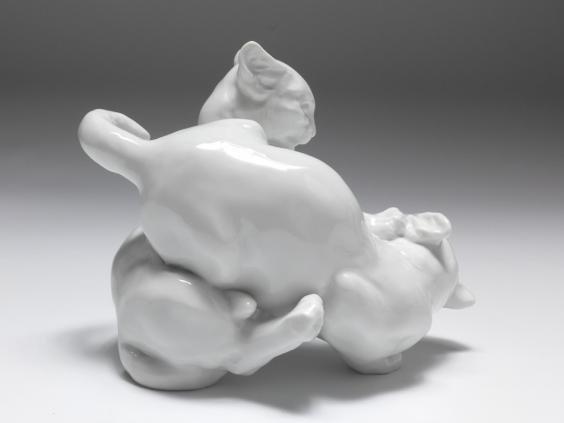 Figur Paar Katzen mit Ball, Katzenkinder, Meissen, B: 13 cm