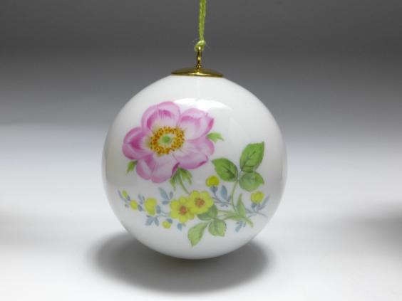 Miniatur-Kugel, Meissen, Blumenmalerei 2 - Heckenrose, D: 5 cm