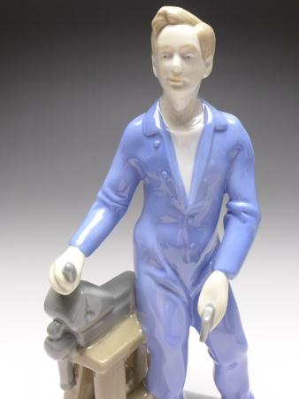 Porzellanfigur Handwerker Schlosser, Gräfenthal Thüringen, H: 24 cm