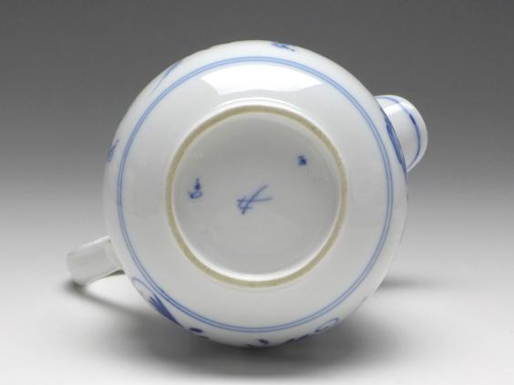Giesser, Milchgießer, Meissen, 20. Jh., Zwiebelmuster, H: 13 cm, V: 0,4 l.