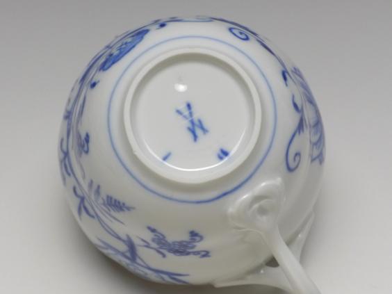 Kaffeeobertasse, Tasse kpl., Meissen, 20. Jh., Zwiebelmuster, V: 0,2 l.