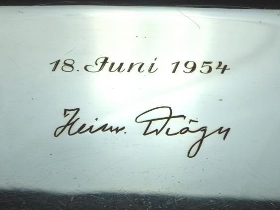 großes Tablett mit getrepptem Rand, 835er Silber, 28,5x28,5 cm, 609 g