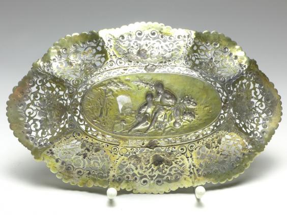ovale Schale mit Paar, Rosendekor und Durchbruchrand, 800er Silber, 4 x 27 x 16,5 cm, 251 g
