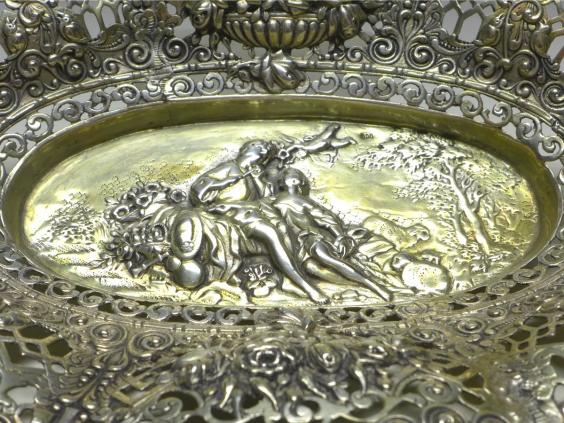 ovale Schale mit Paar, Rosendekor und Durchbruchrand, 800er Silber, 4 x 27 x 16,5 cm, 251 g
