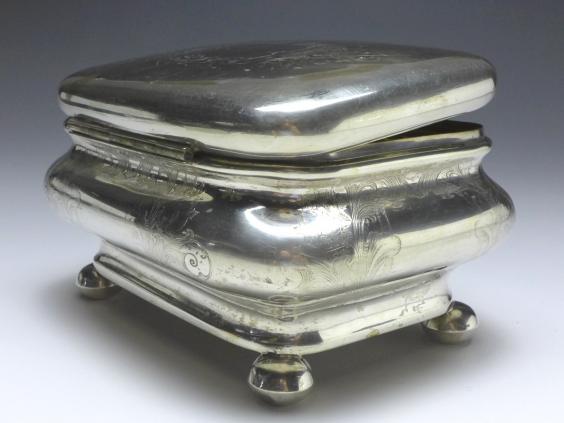 Zuckerdose, Deckeldose auf 4 Kugelfüßen, vor 1888, 12 Lot (750er) Silber, florales Dekor, 15,5x11,5x9 cm, 320 g