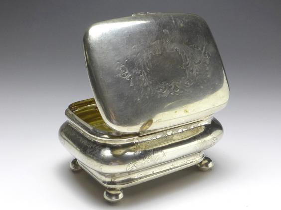 Zuckerdose, Deckeldose auf 4 Kugelfüßen, vor 1888, 12 Lot (750er) Silber, florales Dekor, 15,5x11,5x9 cm, 320 g