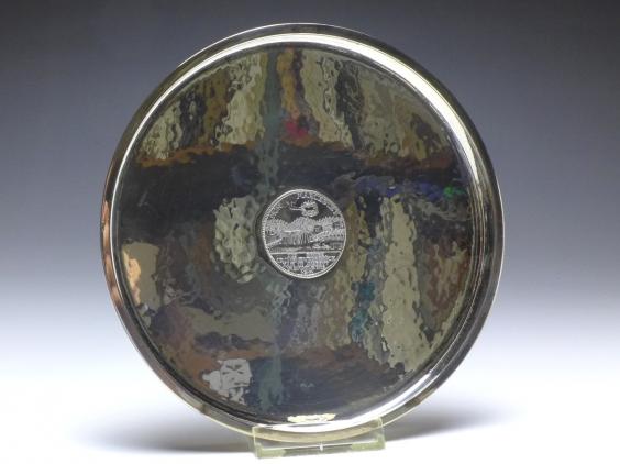 Silbertablett | Münzteller mit Ausbeutethaler, Braunschweig-Wolfenbüttel, Die Grube Cronenburgsglück, 925er Silber, D: 19 cm, 347 g