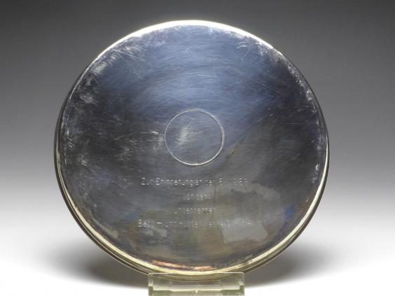 Silbertablett | Münzteller mit Ausbeutethaler, Braunschweig-Wolfenbüttel, Die Grube Cronenburgsglück, 925er Silber, D: 19 cm, 347 g