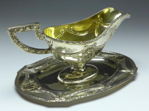 große prunkvolle Sauciere mit Unterschale, Historismus um 1890, 800er Silber, B: 27 cm, 613 g