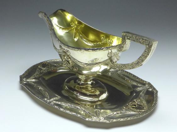 große prunkvolle Sauciere mit Unterschale, Historismus um 1890, 800er Silber, B: 27 cm, 613 g