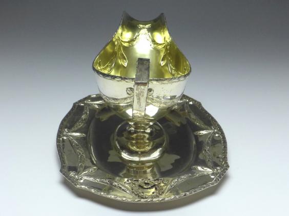große prunkvolle Sauciere mit Unterschale, Historismus um 1890, 800er Silber, B: 27 cm, 613 g