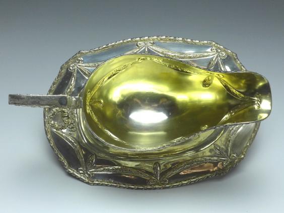 große prunkvolle Sauciere mit Unterschale, Historismus um 1890, 800er Silber, B: 27 cm, 613 g