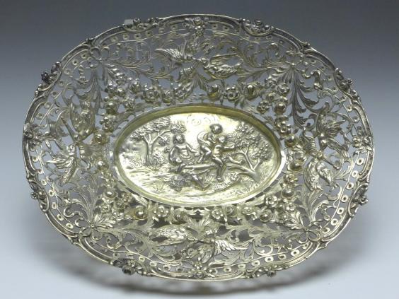 ovale Schale, 4 Putti auf einem Ast eines Apfelbaumes sitzend, 800er Silber, 4 x 24,5 x 20 cm, 271 g