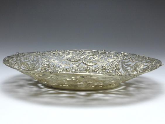 ovale Schale, 4 Putti auf einem Ast eines Apfelbaumes sitzend, 800er Silber, 4 x 24,5 x 20 cm, 271 g