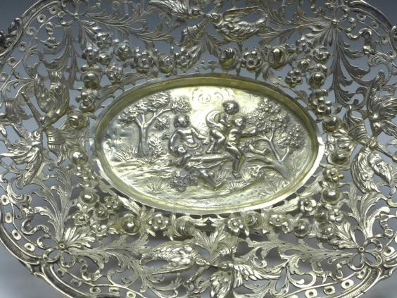 ovale Schale, 4 Putti auf einem Ast eines Apfelbaumes sitzend, 800er Silber, 4 x 24,5 x 20 cm, 271 g