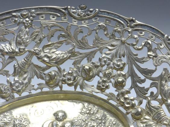 ovale Schale, 4 Putti auf einem Ast eines Apfelbaumes sitzend, 800er Silber, 4 x 24,5 x 20 cm, 271 g