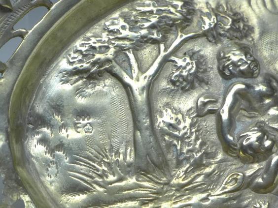 ovale Schale, 4 Putti auf einem Ast eines Apfelbaumes sitzend, 800er Silber, 4 x 24,5 x 20 cm, 271 g