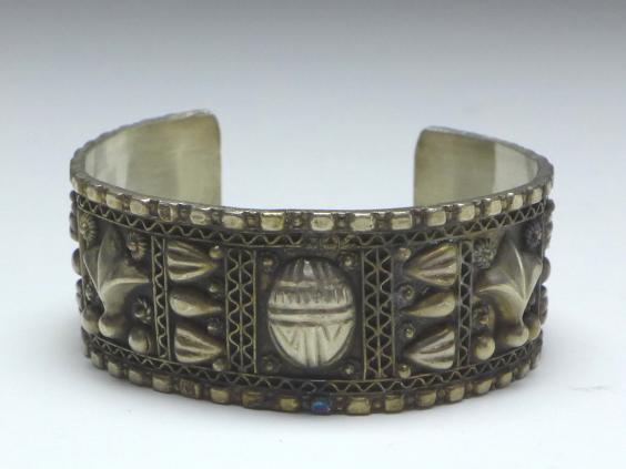 Armspange, mit verschiedenen Ornamenten, 835er Silber, D: 60 mm, 34 g