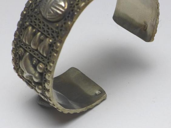 Armspange, mit verschiedenen Ornamenten, 835er Silber, D: 60 mm, 34 g