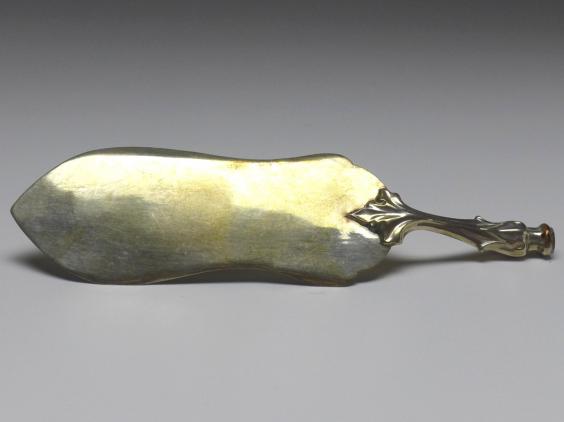 Tortenheber, mit Trauben und Weinblättern. 13 Lot Silber, L: 19 cm, 26 g