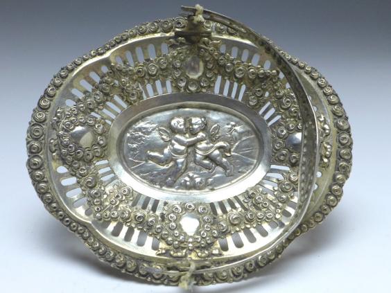 ovale Schale mit Henkel, Amoretten, Rosendekor und Durchbruchrand, 800er Silber, 11,5 x 10 cm, 63 g