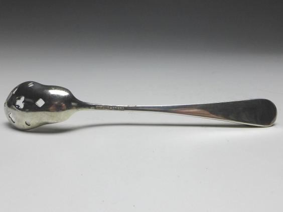 Olivenlöffel, Sieblöffel, Dekor Repoussé, Griff 925er Sterling Silber, Stieff, USA, L: 14,5 cm