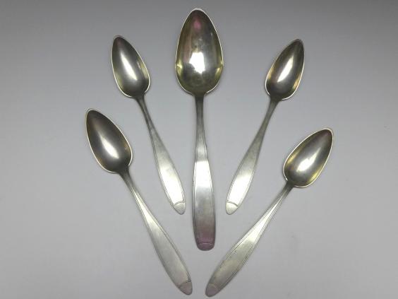 Set 5 alte Löffel: 1x Beilagelöffel, 4x Suppenlöffel, Esslöffel, 12 Lot | 10 Lot Silber, L: 28 / 22,5 cm