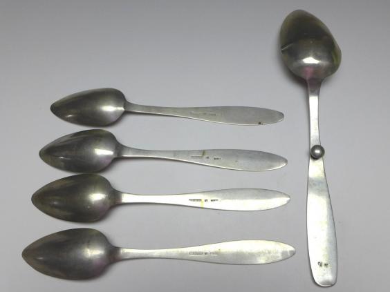 Set 5 alte Löffel: 1x Beilagelöffel, 4x Suppenlöffel, Esslöffel, 12 Lot | 10 Lot Silber, L: 28 / 22,5 cm