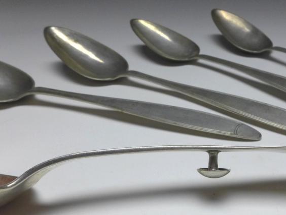 Set 5 alte Löffel: 1x Beilagelöffel, 4x Suppenlöffel, Esslöffel, 12 Lot | 10 Lot Silber, L: 28 / 22,5 cm