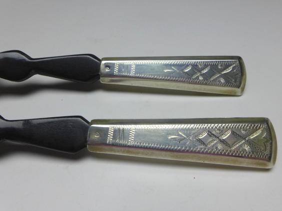 Salatbesteck 2-teilig, Laffen aus Horn, Griffe 835er Silber, L: 16,5 cm