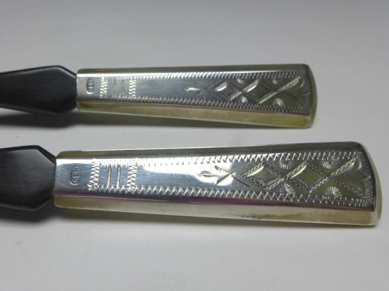 Salatbesteck 2-teilig, Laffen aus Horn, Griffe 835er Silber, L: 16,5 cm