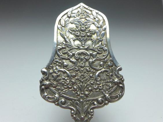 Tortenheber, 800er Silber, Rosendekor mit Bändern und Ranken, Griff mit Putto und Rosenblüten, L: 20,5 cm