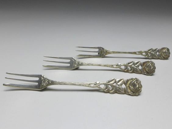 3x Aufschnittgabel, Antiko 800er Silber, Hildesheimer Rose, L: 12,5 cm