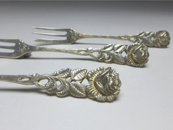 3x Aufschnittgabel, Antiko 800er Silber, Hildesheimer Rose, L: 12,5 cm