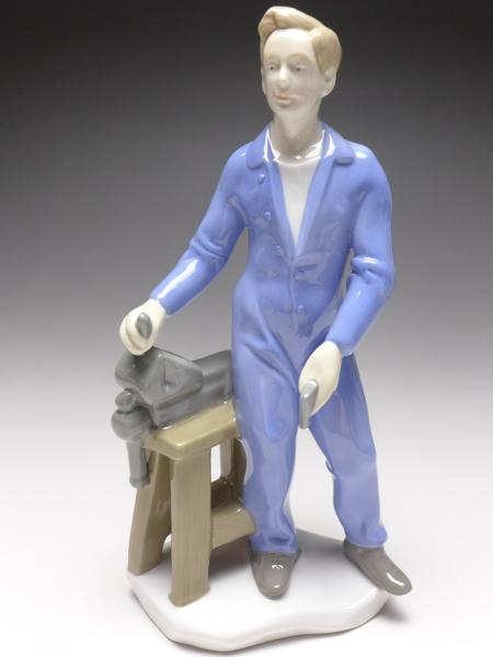 Porzellanfigur Handwerker Schlosser, Gräfenthal Thüringen, H: 24 cm