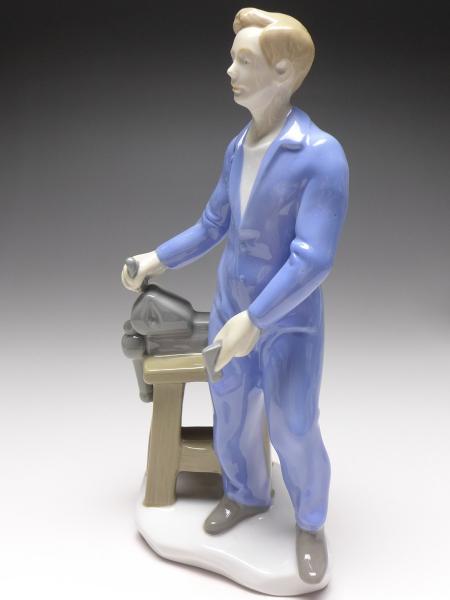 Porzellanfigur Handwerker Schlosser, Gräfenthal Thüringen, H: 24 cm