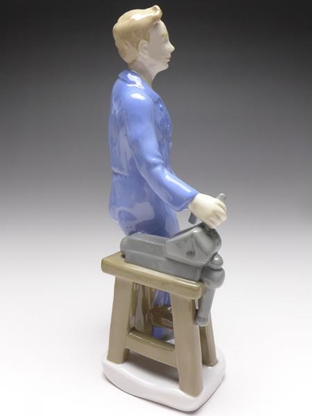 Porzellanfigur Handwerker Schlosser, Gräfenthal Thüringen, H: 24 cm